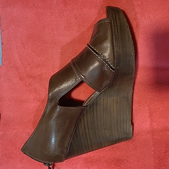 Chloe Stacked Heel Leather Wedges w Peep Toe Shoes Size  38.5  US 8.5 - Picture 2 of 11